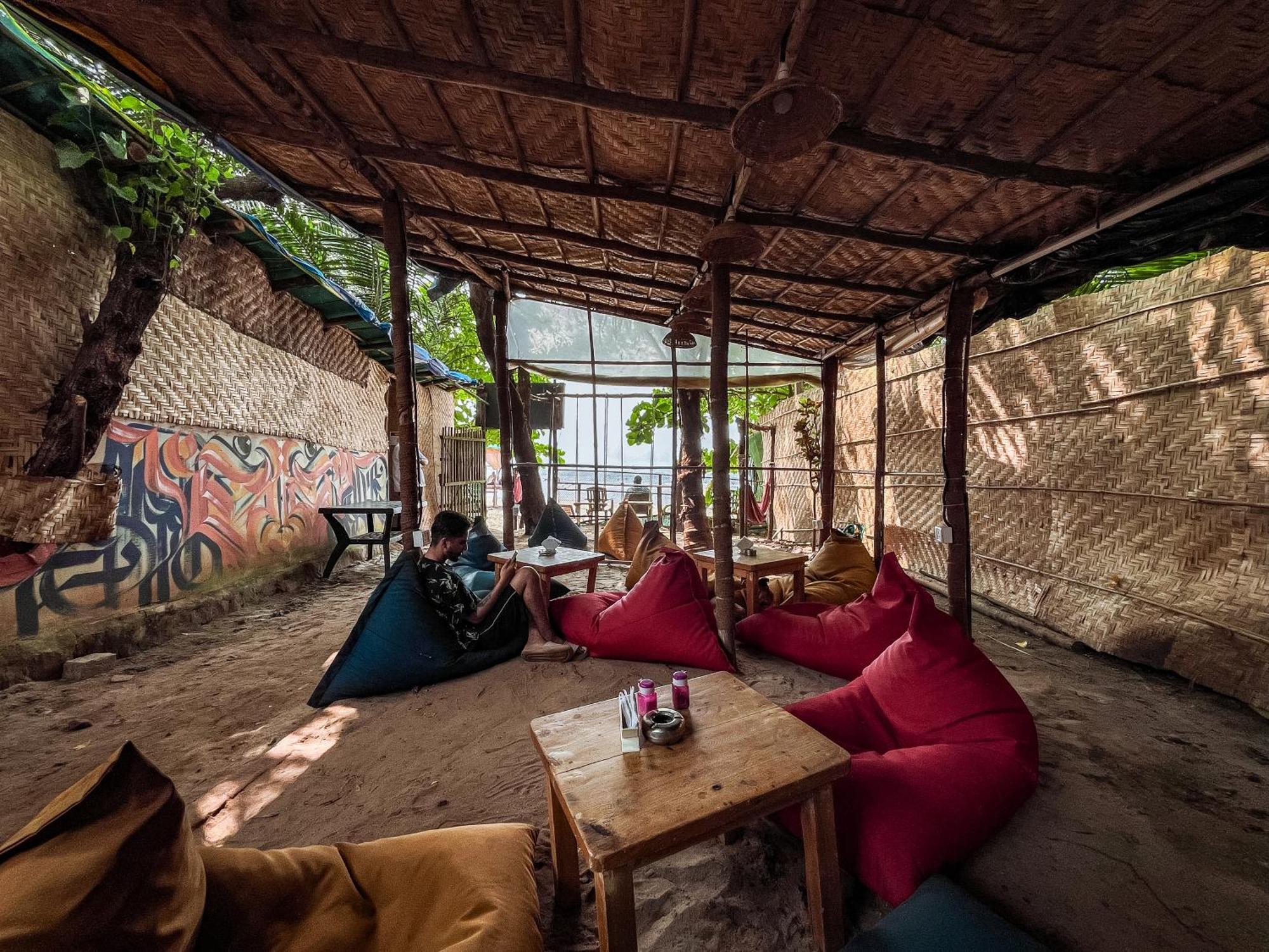 12 Monks - Beachside Hostel Арамбол Екстер'єр фото