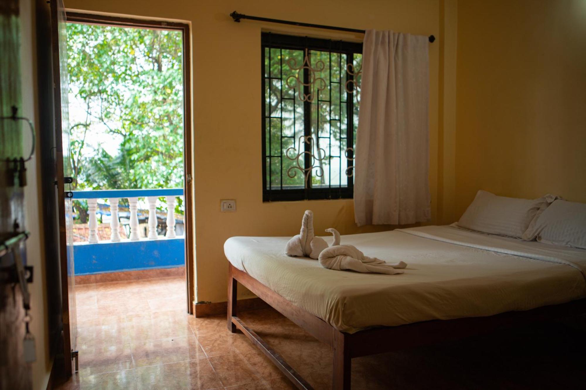 12 Monks - Beachside Hostel Арамбол Екстер'єр фото