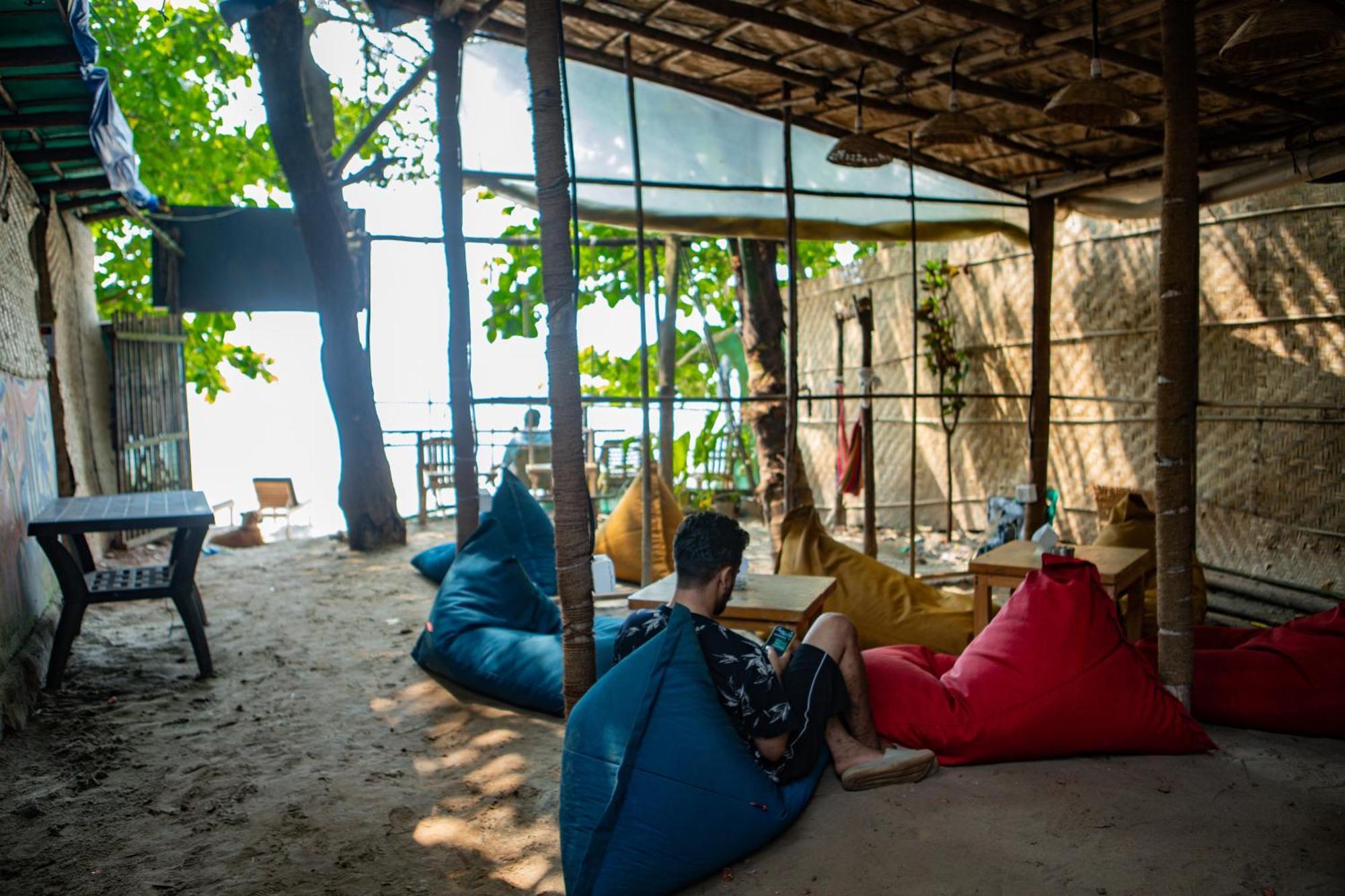 12 Monks - Beachside Hostel Арамбол Екстер'єр фото